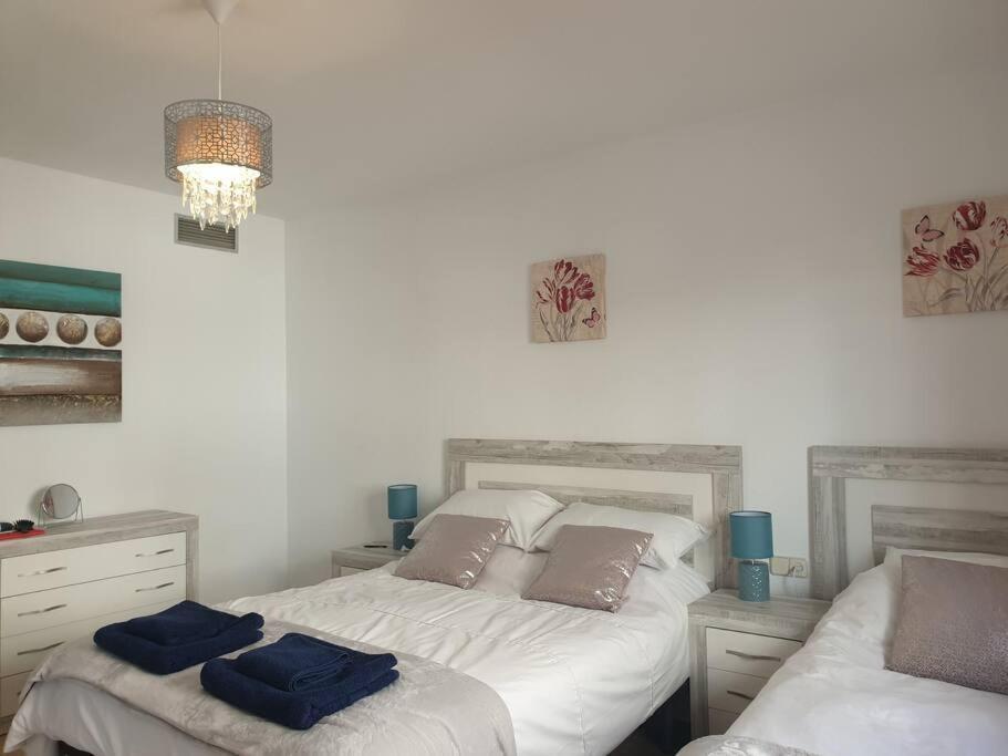 Estepona Port Beachside Apartment - Marina Bay Bagian luar foto