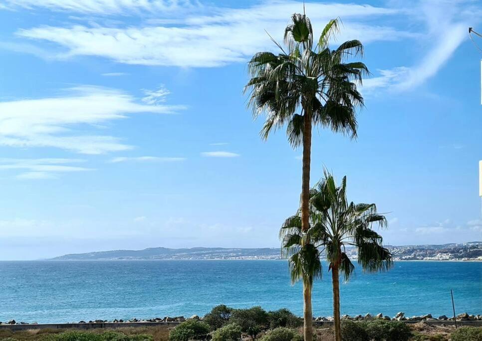 Estepona Port Beachside Apartment - Marina Bay Bagian luar foto