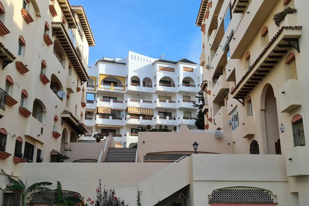 Estepona Port Beachside Apartment - Marina Bay Bagian luar foto