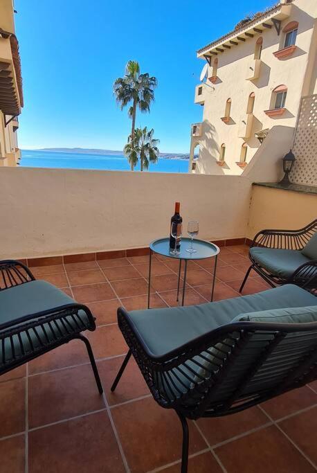 Estepona Port Beachside Apartment - Marina Bay Bagian luar foto
